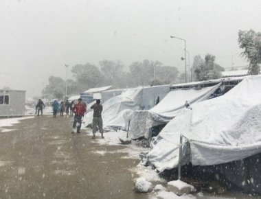 Οι ΓχΣ καταγγέλλουν ολιγωρία του κράτους για τους παγωμένους πρόσφυγες